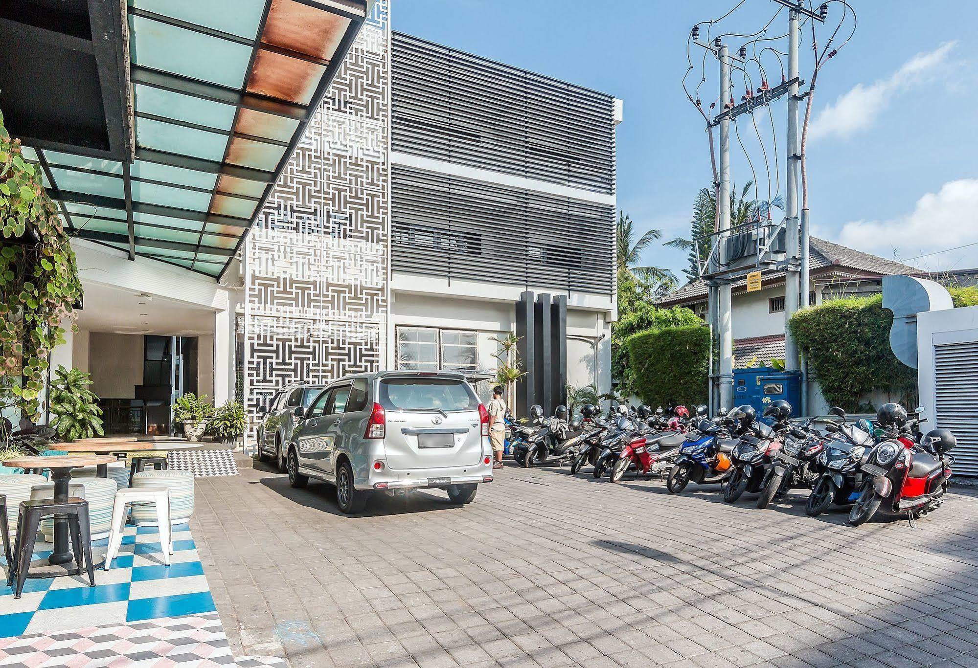 Zen Rooms Kuta Beach Poppies Lane Extérieur photo