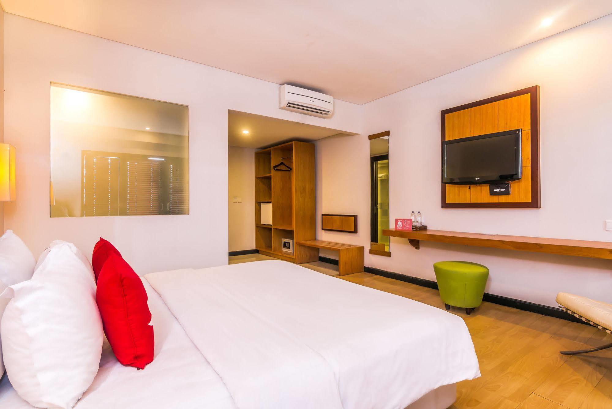 Zen Rooms Kuta Beach Poppies Lane Extérieur photo