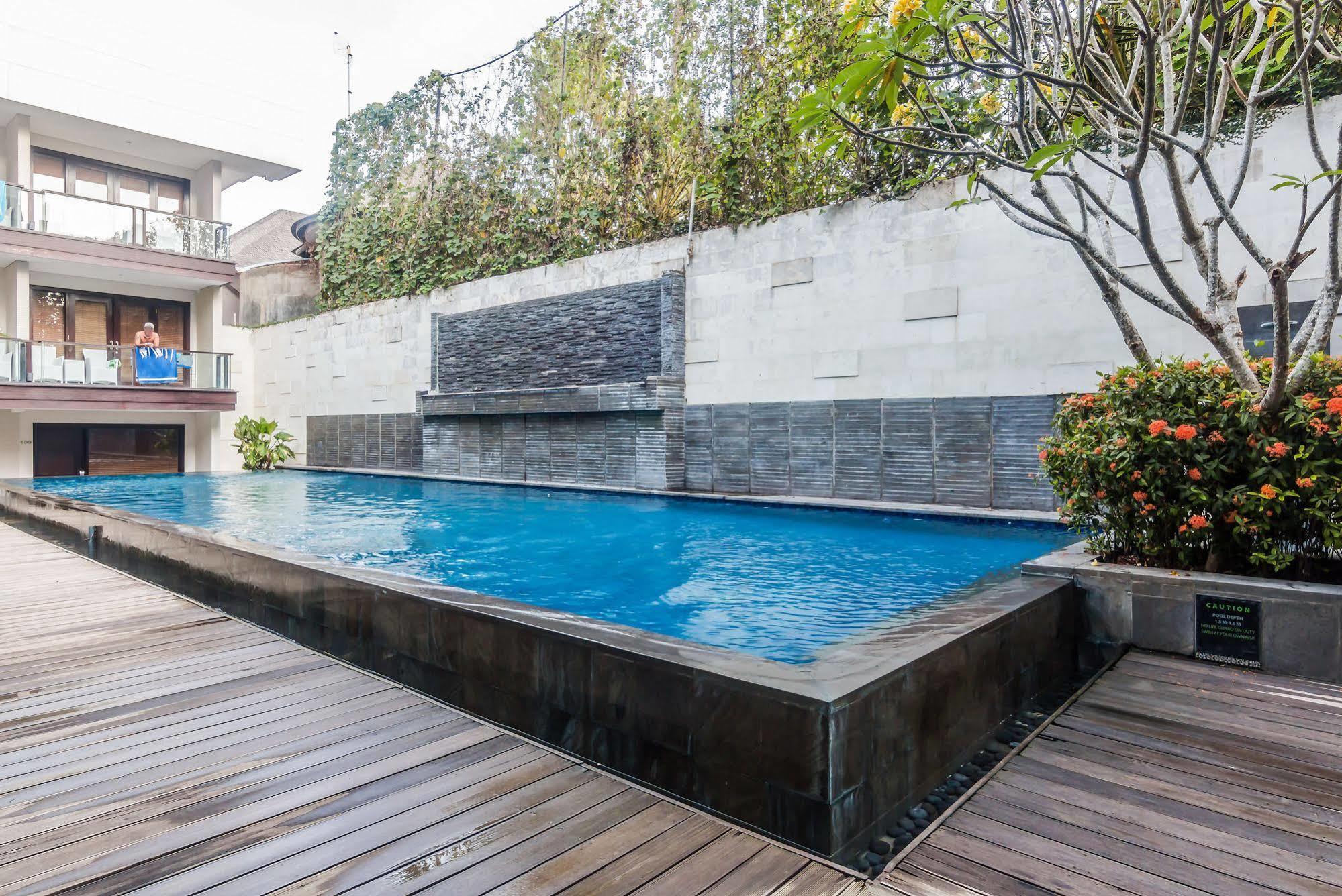 Zen Rooms Kuta Beach Poppies Lane Extérieur photo